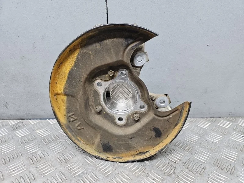 Кулак Honda Civic 8 FD