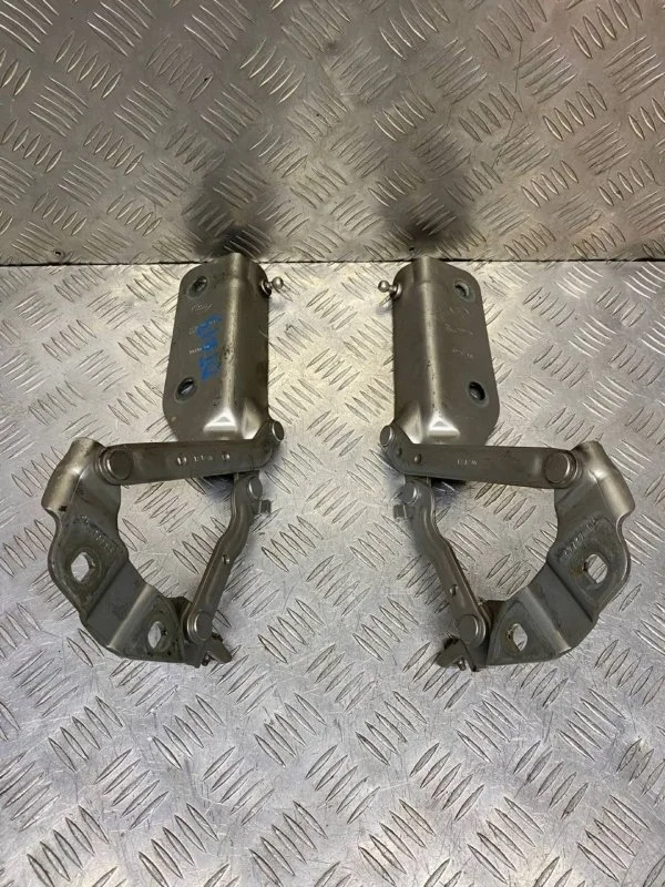 Петля капота Land Rover Discovery Sport I (2014-Н.в) 2017 LR036584 ВНЕДОРОЖНИК 2.0 D 204DTD