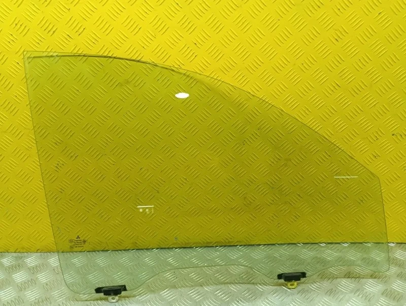 Стекло двери передней правой Mitsubishi L200 (2006-2015) 2010 MN117598