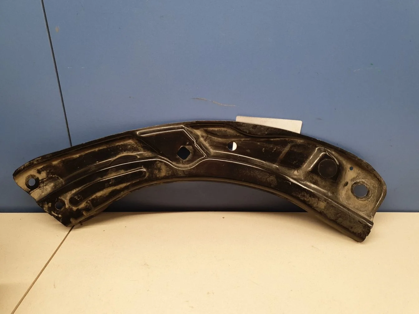 Кронштейн панели радиатора правый для Skoda Rapid 2013-