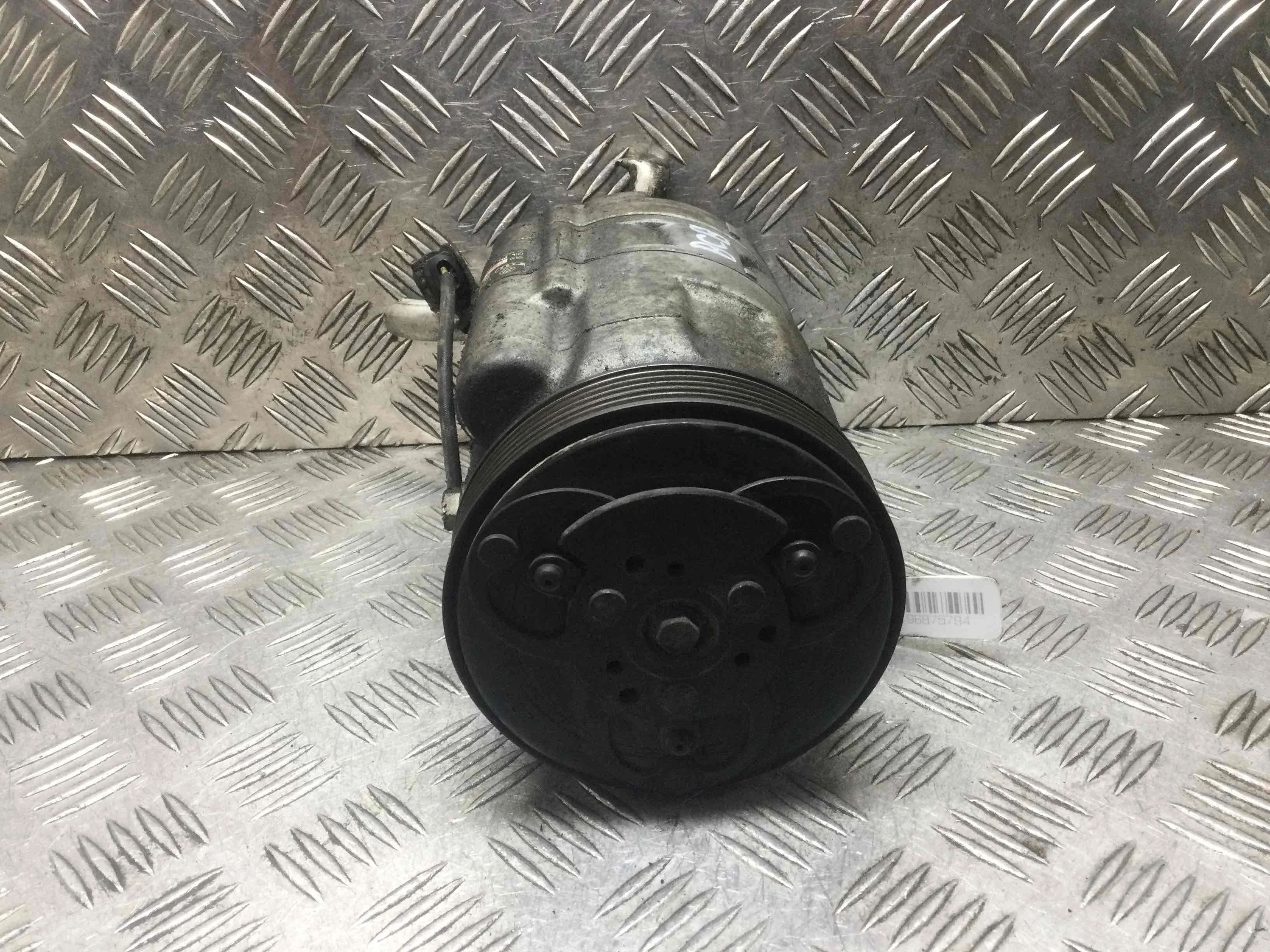 Компрессор кондиционера Volkswagen Golf 4 поколение (1997-2004) бензин 1.6 i Механика Х/б