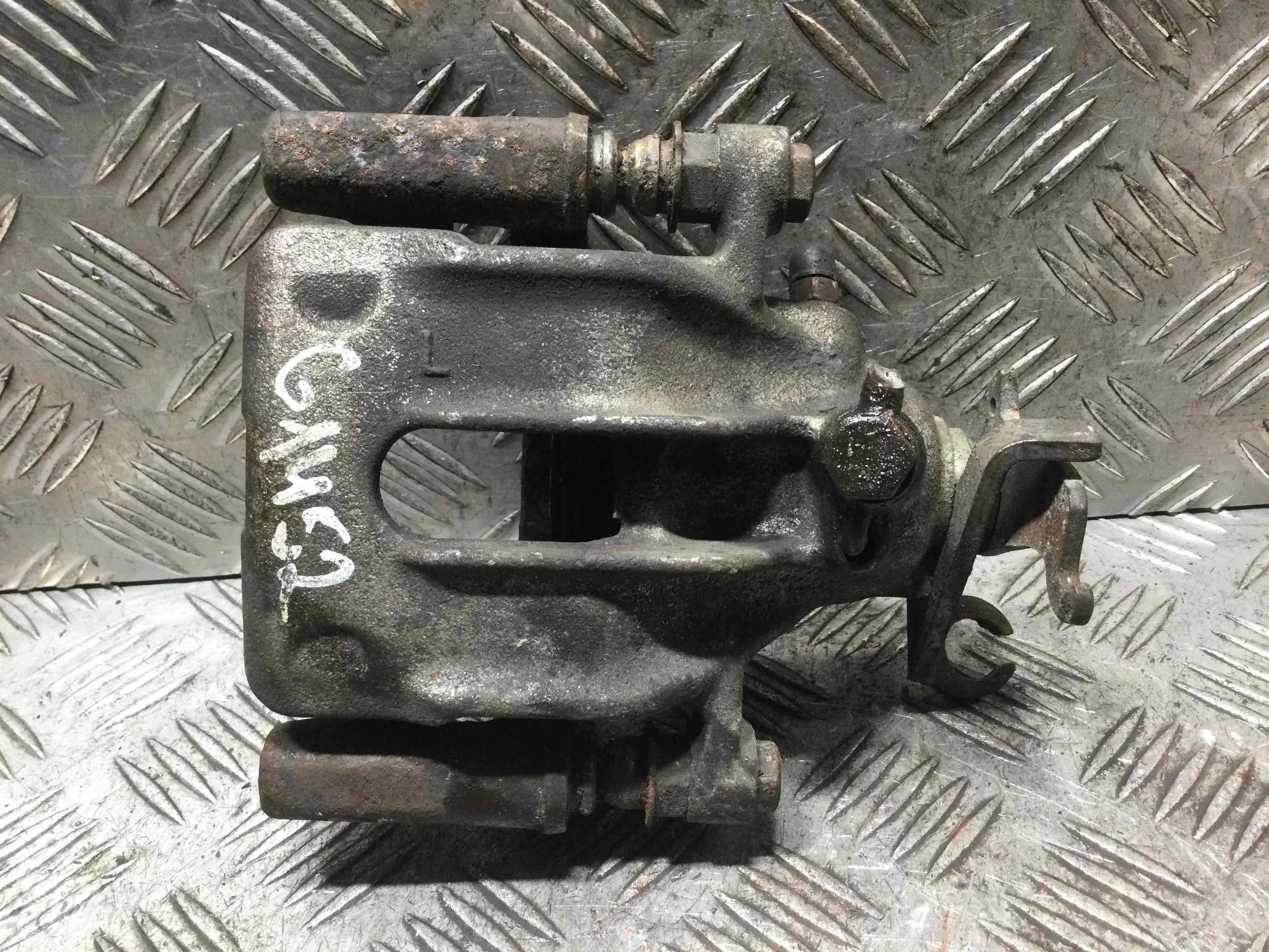 Суппорт задний левый Volvo V40 1 поколение (1996-2000) бензин 1.8 i Механика Универсал