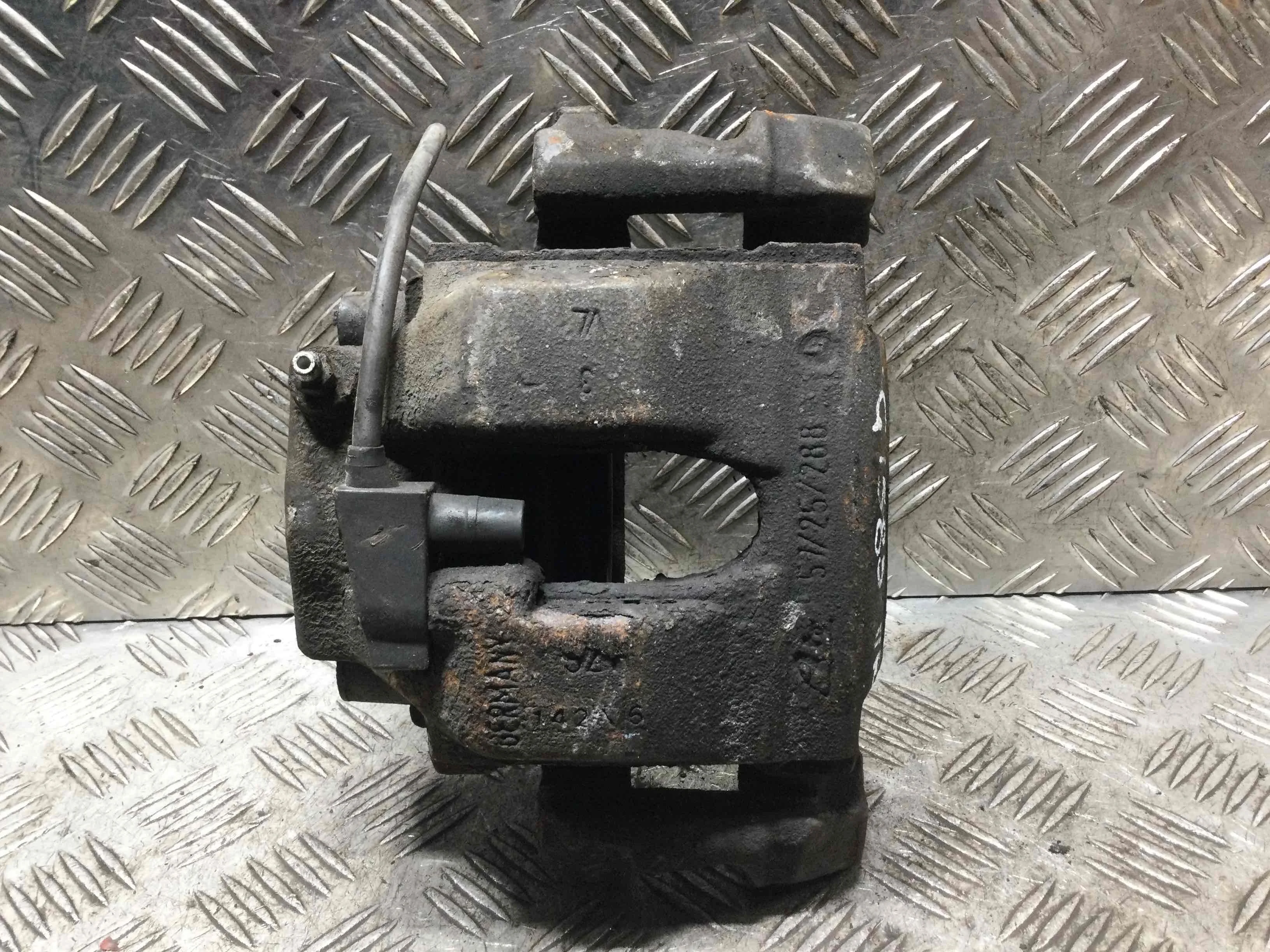 Суппорт передний левый Mercedes E-klasse E-klasse (W210) 1995 - 2003 бензин 2.0 i Автомат Седан