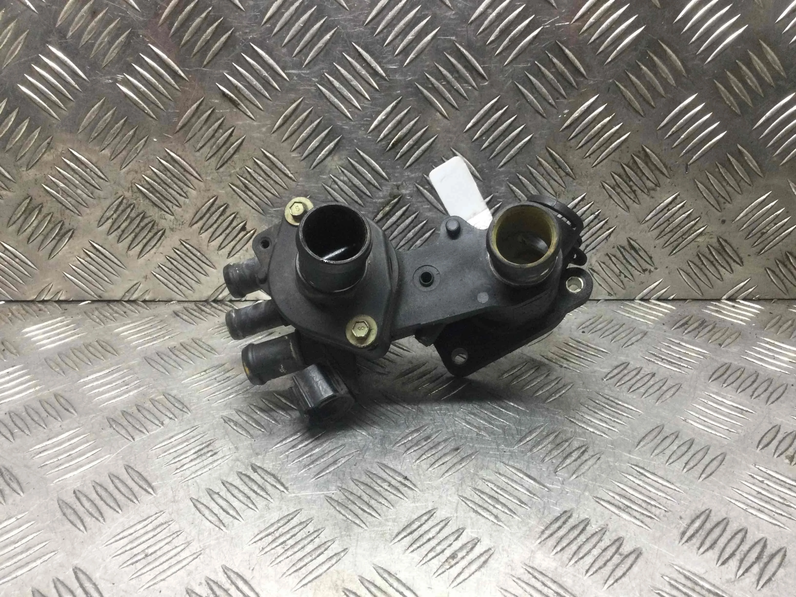 Корпус термостата Volkswagen Golf 4 поколение (1997-2004) бензин 1.6 i Механика Х/б