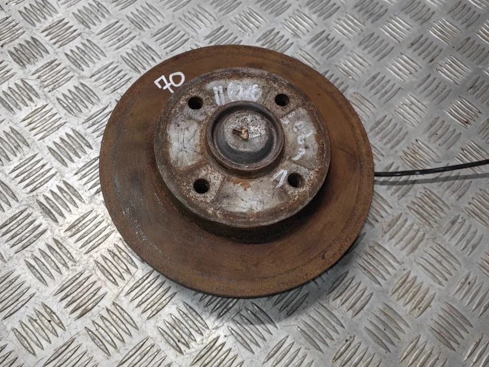 Ступица задняя левая Peugeot 308 в сборе