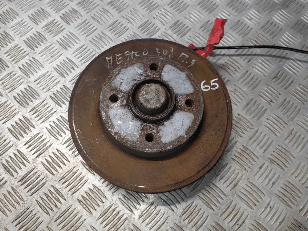 Ступица задняя правая Peugeot 308 в сборе