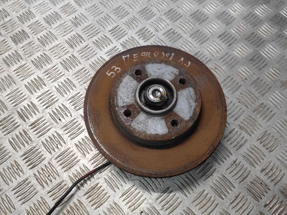 Ступица задняя левая Peugeot 308 в сборе