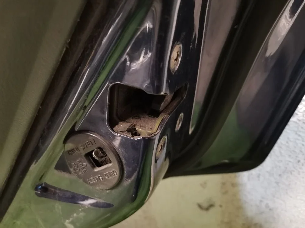 Замок двери задней правой Nissan Almera B10