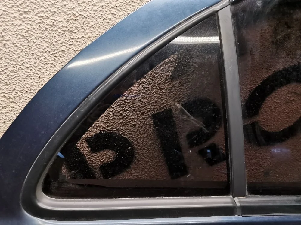 Форточка двери задней правой на Nissan Almera B10