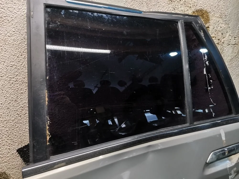 Стекло двери задней левой Hover H3