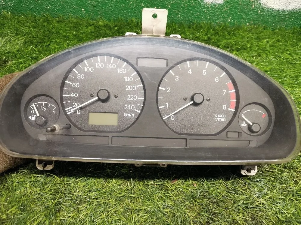 панель приборов mitsubishi carisma