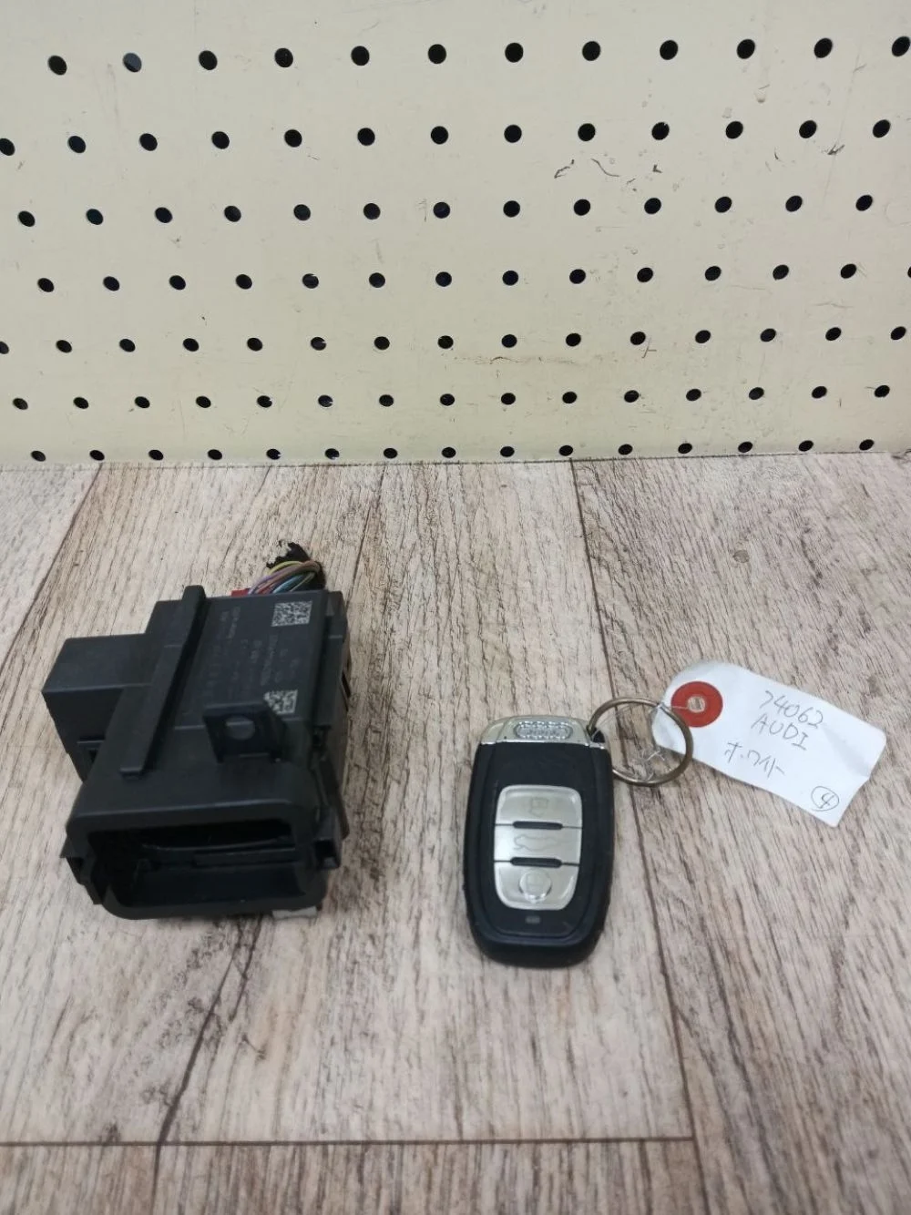 Замок зажигания Audi A4 Allroad Quattro B8 (2009—2011) A4 Allroad Quattro B8 (2009—2011) 8RB