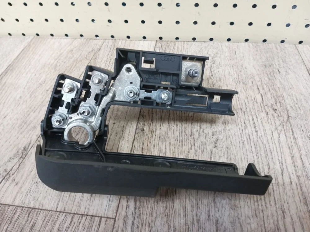 Клемма аккумулятора плюс Audi A4 B8 (2007—2012) A4 B8 (2007—2012) 8RB