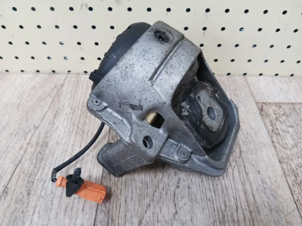 Опора двигателя левая Audi A4 B8 (2007—2012) A4 B8 (2007—2012) 8RB