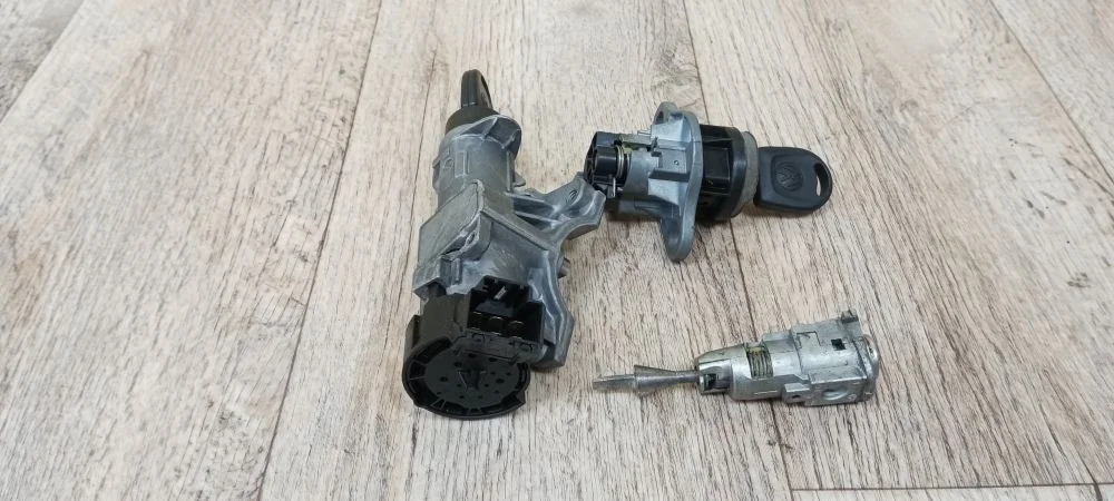 Комплект замков  Volkswagen Polo V Polo V (2009—2015) 612,  602,  6C1