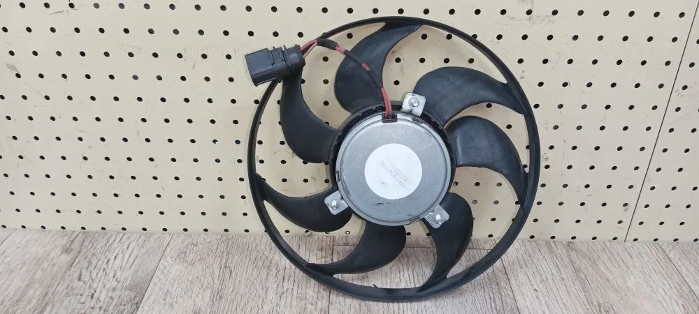 Вентилятор радиатора VW/Audi/Skoda/Seat Tiguan I рестайлинг (2011—2019) 2CA, 2CB, 2CH, 2CJ, 2KA, 2KB, 2KH, 2KJ, SAA, SAB, SAH, SAJ, 362, 365, 3C2, 3C5, A32, 6P1, 6P5, 6P8, 162, 1K2, 137, 138, 8P1, 8PA, 8J3, 8J9, 5N1, 5N2, 357, 358, 1Z3, 1Z5, 933, 5C1, 5C7, 8XF, 8XK, 8P7, 8PAXW, 8PAXX, 6C1, 1F7, 1F8, 5P1, 5P5, 5P8, 1P1, 3T4, 3T