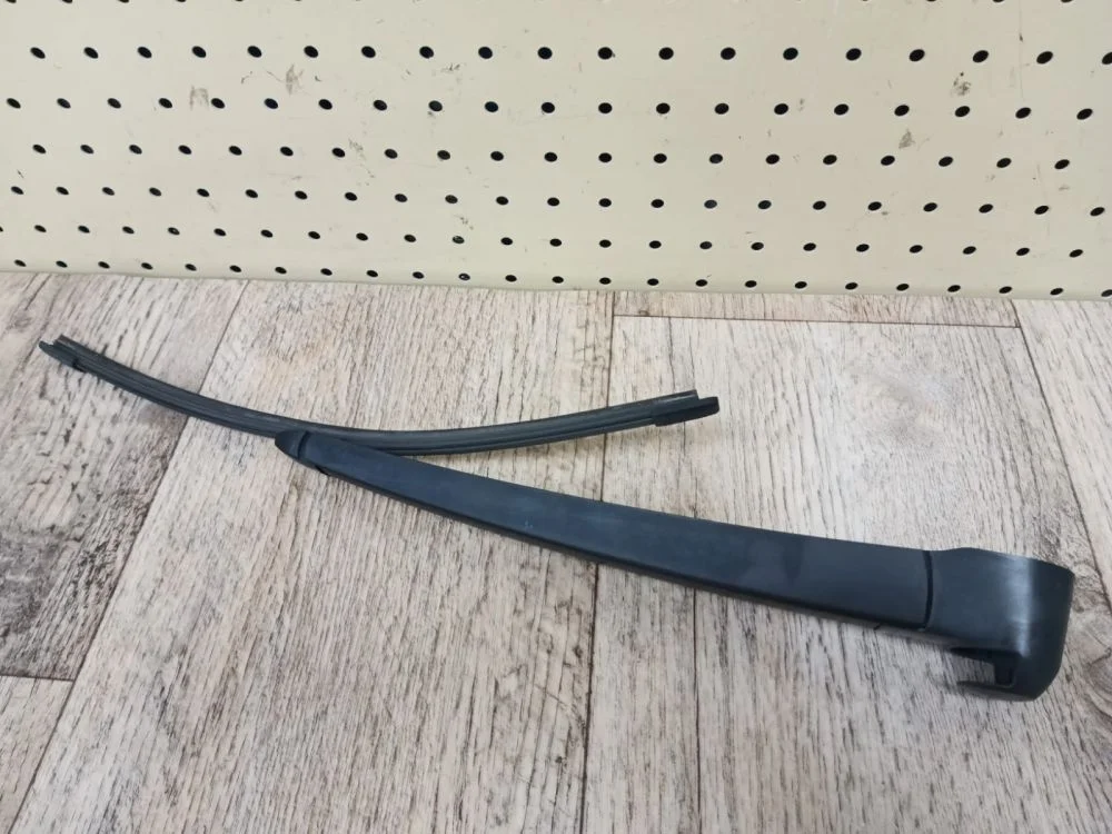 Поводок стеклоочистителя заднего Volkswagen Tiguan I (2007—2011) Tiguan I (2007—2011) 5N1