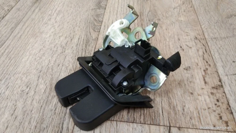 Замок багажника Skoda Rapid/ Audi Q-5 A-3 Rapid I (2012—2017) 8RB