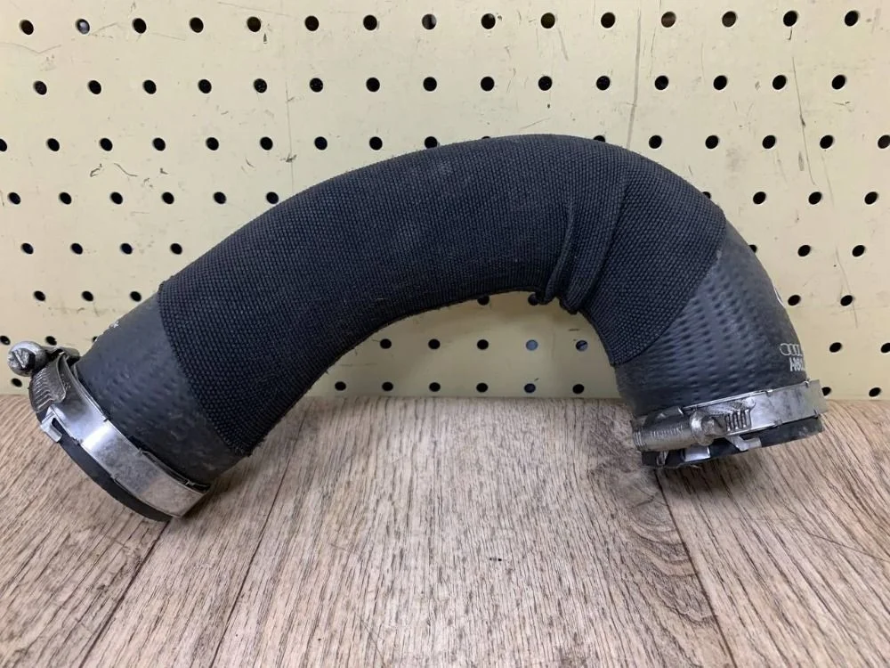 Патрубок на Audi Q5 8R0145709H Q5 I (2008—2012) 8RB