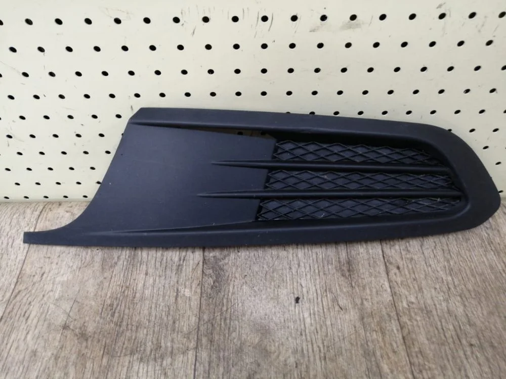 Решетка в бампер Volkswagen Jetta VI (2010—2015) Jetta VI (2010—2015) 162, AV2