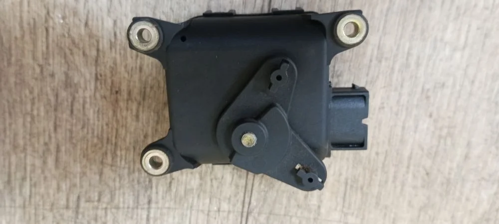 Моторчик заслонки отопителя Volkswagen Passat B5 (1996—2001) Passat B5 (1996—2001) 3B3