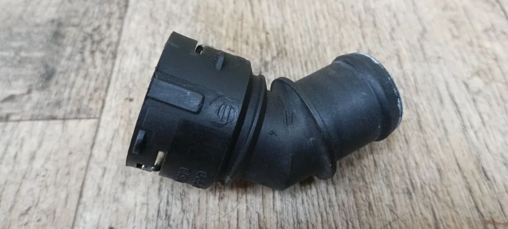 Фланец двигателя системы охлаждения Skoda Octavia I рестайлинг (2000—2011) Octavia I рестайлинг (2000—2011)