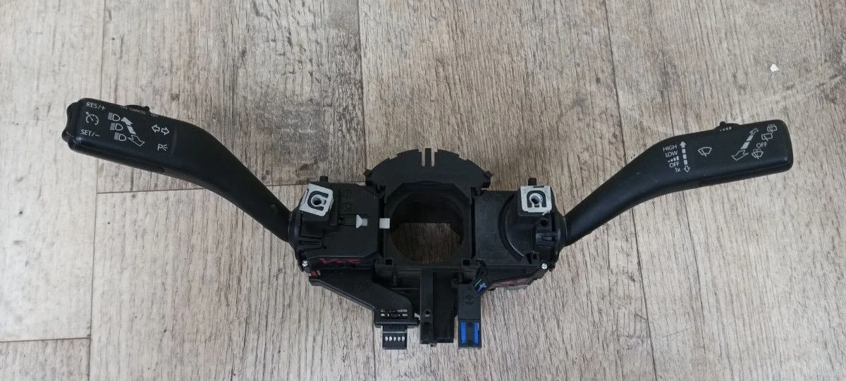 Переключатель подрулевой Volkswagen Golf Mk5 (2003—2009) Golf Mk5 (2003—2009) 2KA, 2KB, 2KH, 2KJ, 5P1, 1F7, 1K2, 1T2, 521, 5M1, 1K1, 1K5