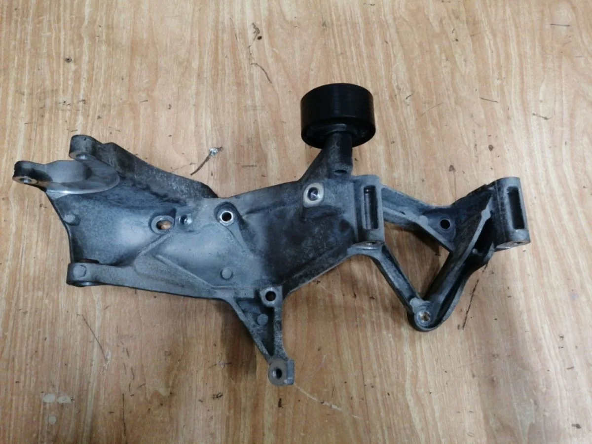 Кронштейн генератора Volkswagen Touareg NF 3.6 Touareg II (2010—2014) 7P5