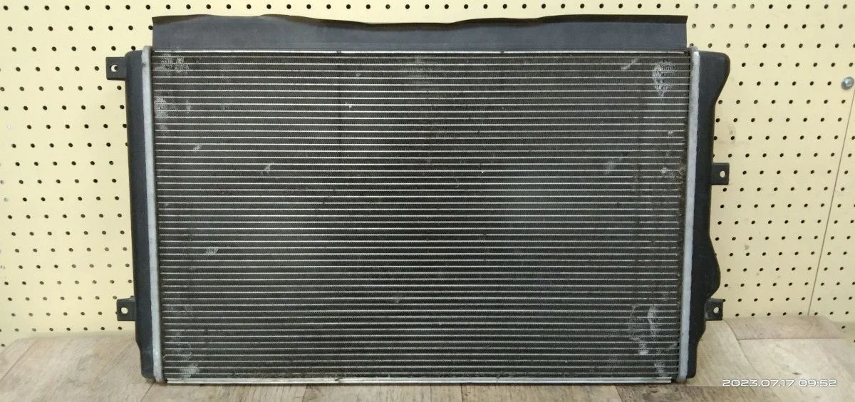 Радиатор основной Volkswagen Passat B7 (2010—2015) Passat B7 (2010—2015) 3C2, 3C5, 2CA, 2CB, 2CH, 2CJ, 1F7, 1F8, 5P1, 5P5, 5P8, 163, AV2, AV3, 1P1, 3T4, 3T5, 521, 138, 8P1, 8PA, 5P2, 1Z3, 1Z5, 933, AJ5, 5L6, 5L7, 676, 677, 5C7, 8P7, 8PAXW, 8PAXX