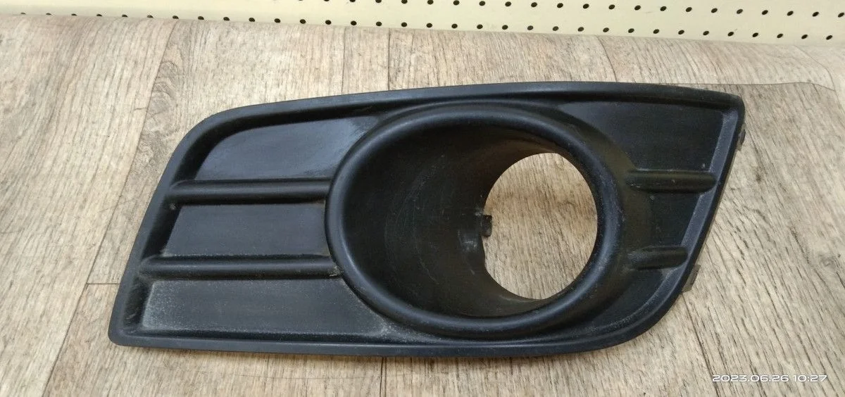 Решетка в бампер Suzuki SX4 I рестайлинг (2009—2014) SX4 I рестайлинг (2009—2014) YA11S, YA21S, YA61S, YA91S, YB21S, YB61S, YB91S