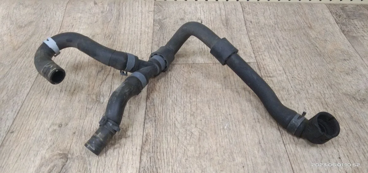 Шланг системы охлаждения Volkswagen Golf Mk7 (2012—2017) Golf Mk7 (2012—2017) 3G2, 3G5, CB2, CB5, 5F1, 5F5, 5F8, BU3, 3V3, 3V5, NT3, 8V1, 8VA, 8VF, 8VK, 8VM, 8VS, KH0, GAB, 5E3, 5E5, NL3, NM2, NM3, NM4, NM5, NR3, 5T1, AM1, AN1, 5G1, AU1, BA5, BQ1, BV5, BX5, 5L6, 5L7, 676, 677, 8V7, 8VE