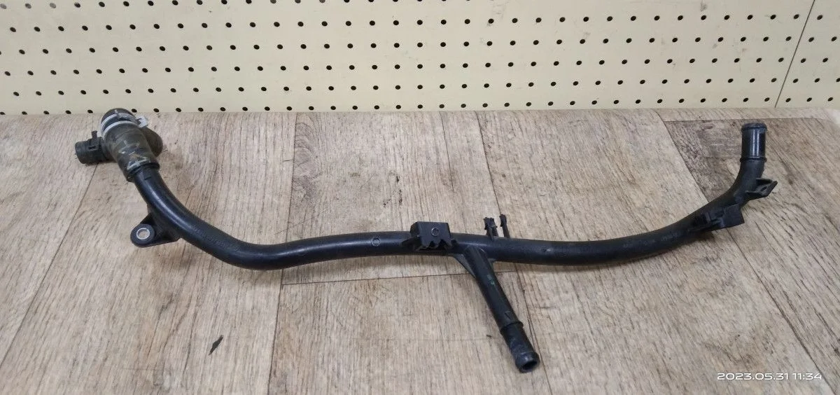 Трубка охлаждающей жидкости Volkswagen Golf Mk7 (2012—2017) Golf Mk7 (2012—2017) SAA, SAB, SAH, SAJ, 3G2, 3G5, CB2, CB5, 6J1, 6J5, 6J8, 6P1, 6P5, 6P8, 163, AV3, 5F1, 5F5, 5F8, 3V3, 3V5, 138, KH0, 8V1, 8VA, 8VS, 710, NJ2, NJ5, 7N2, KG3, 5E3, 5E5, NL3, NR3, NH1, NH3, 5T1, AM1, AN1, 5G1, AU1, BA5, BX5, 5L6, 5L7, 676, 677, 5C7, 8XF, 8XK, 8