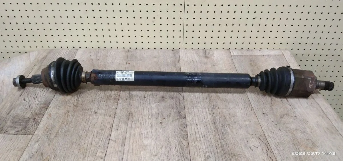 Привод передний правый Volkswagen Passat B6 (2005—2010) Passat B6 (2005—2010) 3C2, 3C5, 5P2, 1Z3, 1Z5, 5P1, 1K2, 1P1, 1T1, 5M1, 1K1, 8PA, 8PAXW, 8PAXX