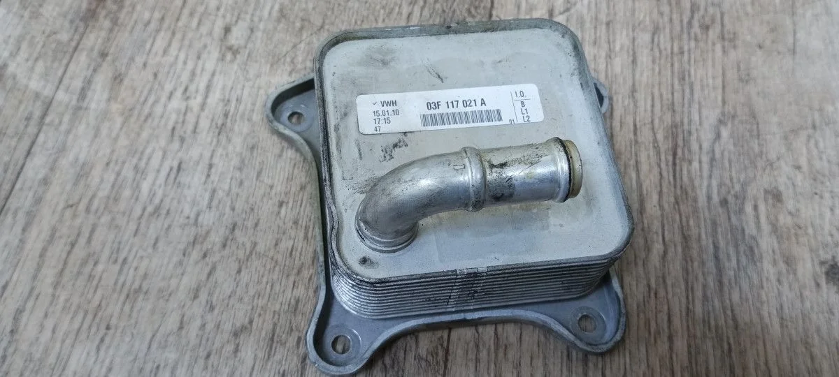 Масляный радиатор 03f117021a cbz 1,2 tsi Yeti I (2009—2014) 2CA, 2CB, 2CH, 2CJ, 6J1, 6J5, 6J8, 5P1, 5P5, 5P8, 163, 1P1, 521, 8P1, 8PA, 542, 545, 572, KG3, 1Z3, 1Z5, 933, NH1, NH3, AJ5, 5L6, 5L7, 676, 677, 5C2, 5C7, 5C8, 8X1, 8XA, 5J7, 601, 603, 641, 642, 643, 644, 8P7, 8PAXW, 8PAXX