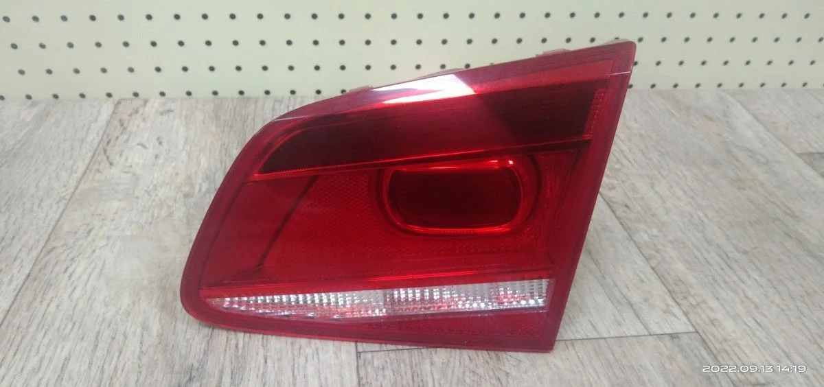 Фонарь задний внутренний Volkswagen Passat B7 (2010—2015) Passat B7 (2010—2015)