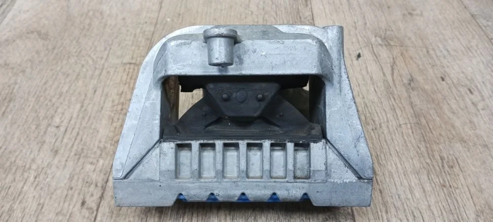 Опора двигателя Volkswagen 1K0199262CP Octavia II рестайлинг (2008—2013) 1Z3, 1Z5, 933, 5P1, 5P5, 5P8, 163, 1P1, 1T3, 517, 5K1, AJ5, 521, 5L6, 5L7, 676, 677, 5C1, 5C2, 5C7, 5C8, 8P1, 8PA, 8P7, 8PAXW, 8PAXX