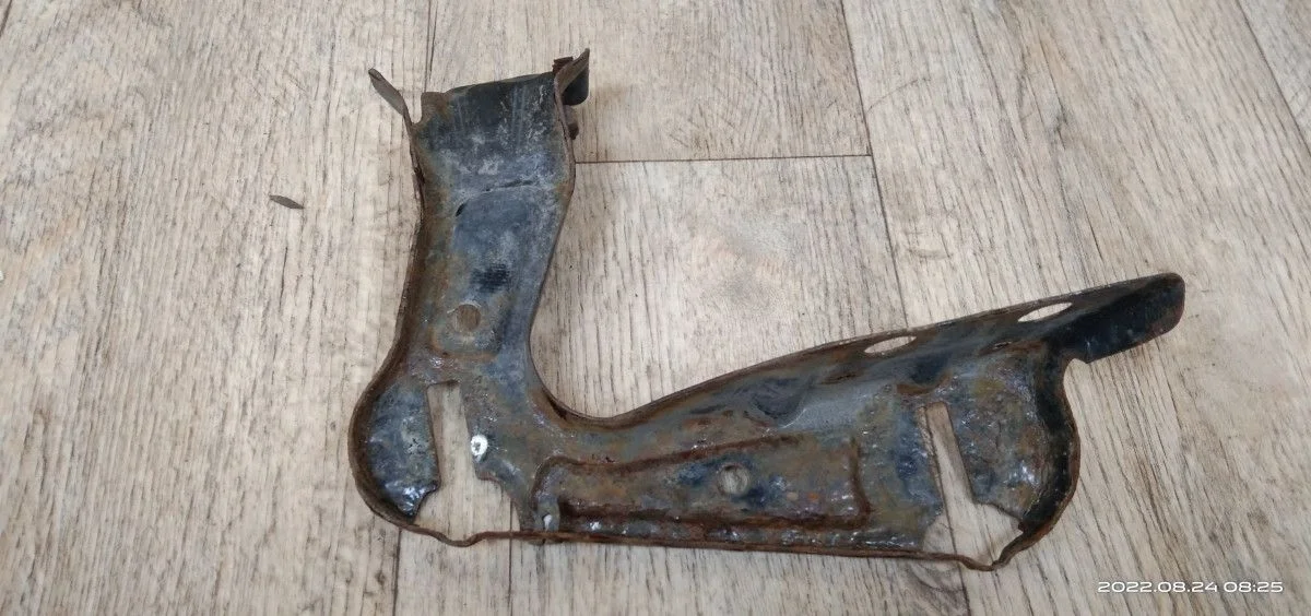 Кронштейн фары Skoda Octavia II рестайлинг (2008—2013) Octavia II рестайлинг (2008—2013) 1Z3, 1Z5, 913, 933