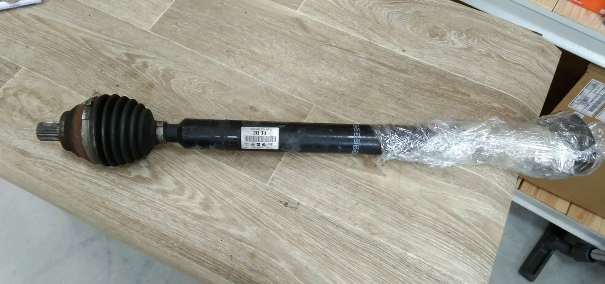 Привод передний правый Volkswagen Golf Mk6 (2008—2012) Golf Mk6 (2008—2012) 362, 365, 1Z3, 1Z5, 933, 517, 5K1, 5L7, 677, 521, 137, 8P1, 8PA, 8PAXW, 8PAXX