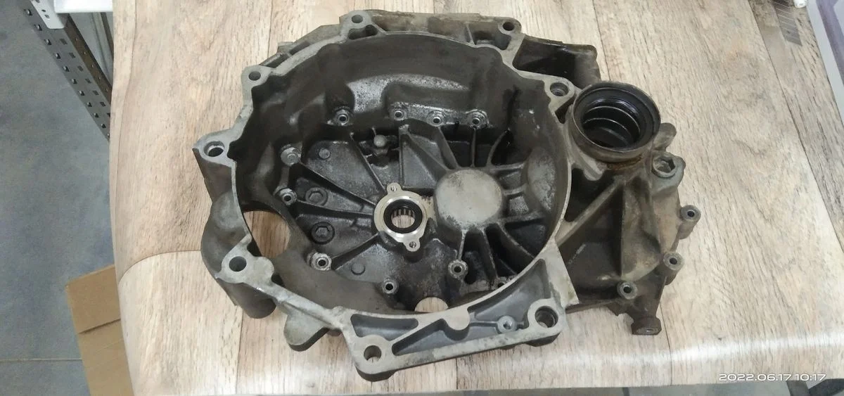 Корпус КПП Skoda Octavia II рестайлинг (2008—2013) Octavia II рестайлинг (2008—2013) 5P2, 1Z3, 1Z5, 913, 5P1, 5P5, 5P8, 162, 1K2, 1P1, 1K1, 1K5, 5K1, AJ5, 521, 5M1, 8P1, 8PA, 8P7, 8PAXW, 8PAXX