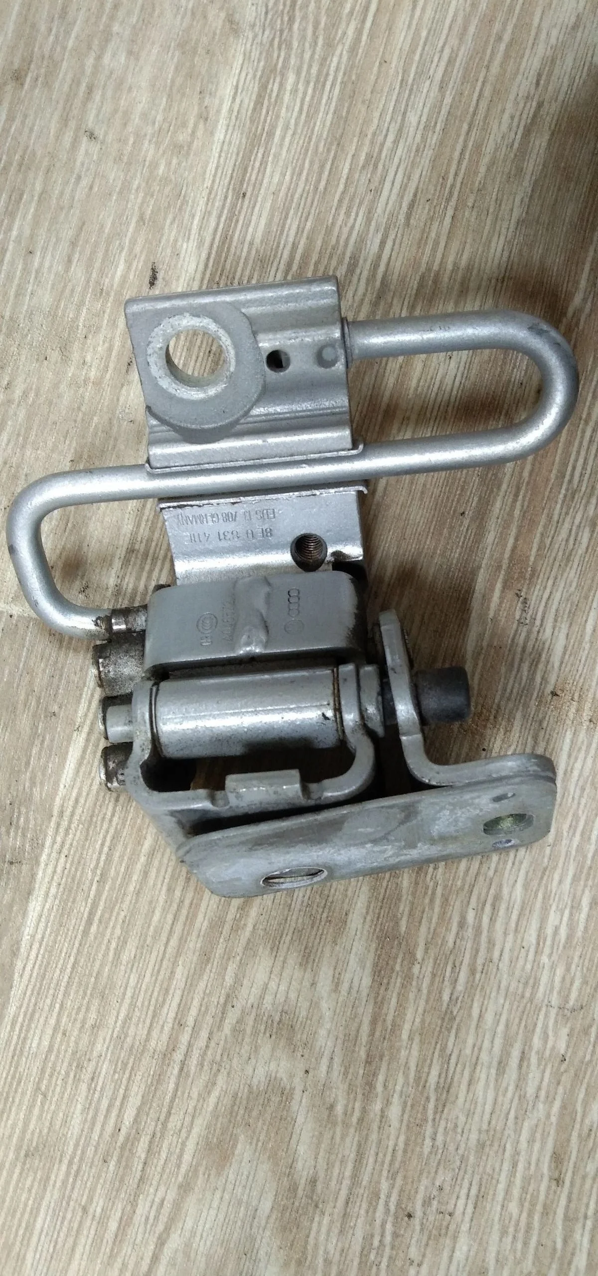 Петля двери Audi A3 8P рестайлинг 2 (2008—2013) A3 8P рестайлинг 2 (2008—2013) 8P