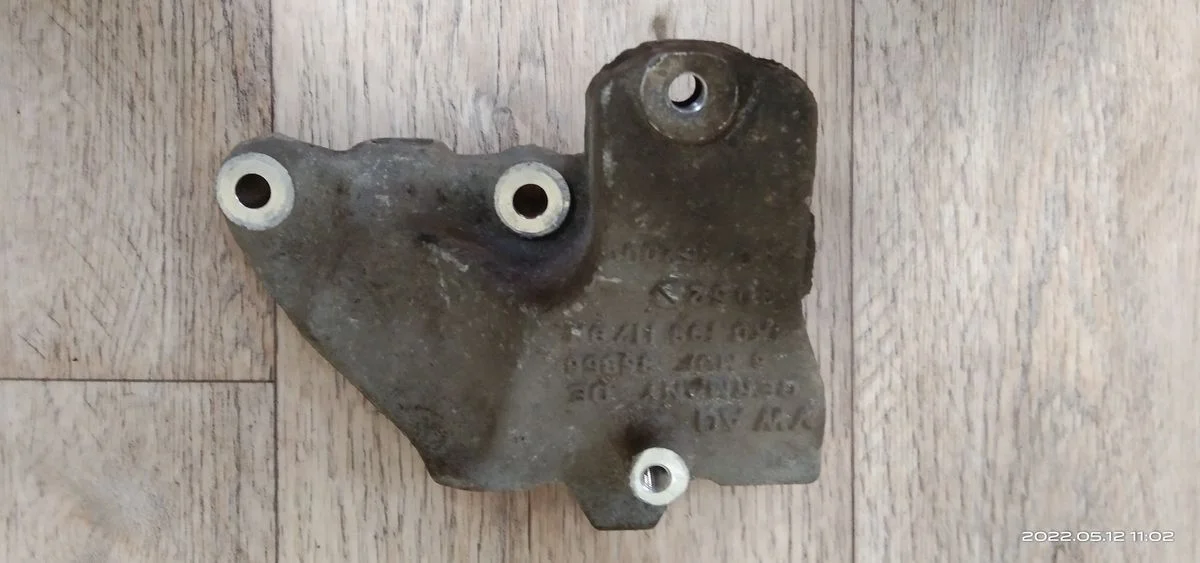 Кронштейн опоры КПП Volkswagen Passat B6 (2005—2010) Passat B6 (2005—2010) 3C2