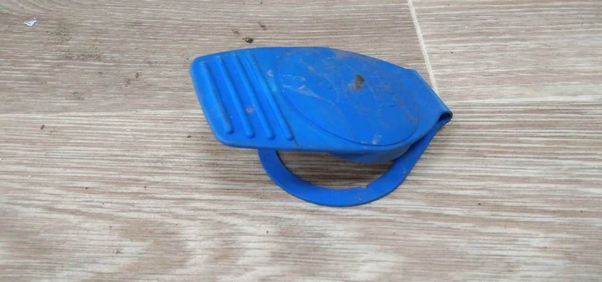 Крышка бачка омывателя Skoda Octavia II рестайлинг (2008—2013) Octavia II рестайлинг (2008—2013) 312, 315, 321, 323, 324, 327, 328, 331, 332, 362, 365, 3B2, 3B3, 3B5, 3B6, 3C2, 3C5, 3G2, 3G5, A32, A33, A34, CB2, CB5, 1J2, 1J6, KF1, 4BH, 4FH, 4GH, 4GJ, 8RB, 4LB, 4LBARA, 4LBARS, 4LBHKA, 4LBHKS, FV3, FV9, 8UB, 8UG, 7M6, 7M8, 7M9, 7N1, 7N2, 6KR, 2HA, 2HB,