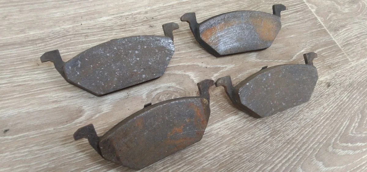 Колодки тормозные передние Volkswagen Jetta VI (2010—2015) Jetta VI (2010—2015) 2KA, 2KB, 2KH, 2KJ, 5P2, 1Z3, 1Z5, 5P1, 162, 163, 1K2, AV2, AV3, 1P1, 5M1, 1K1, 1K5, AJ5, 5C1, 5C7, 5C8, 8P1, 8PA, 8PAXW, 8PAXX