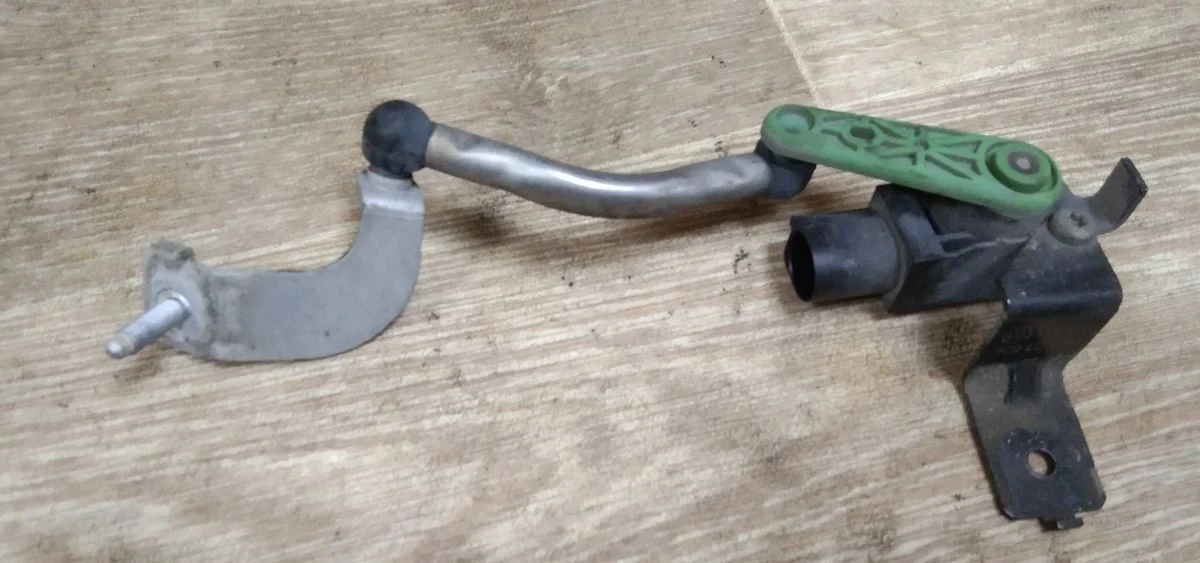 Датчик положения кузова ауди фольксваген Passat CC B6 (2008—2012) 358