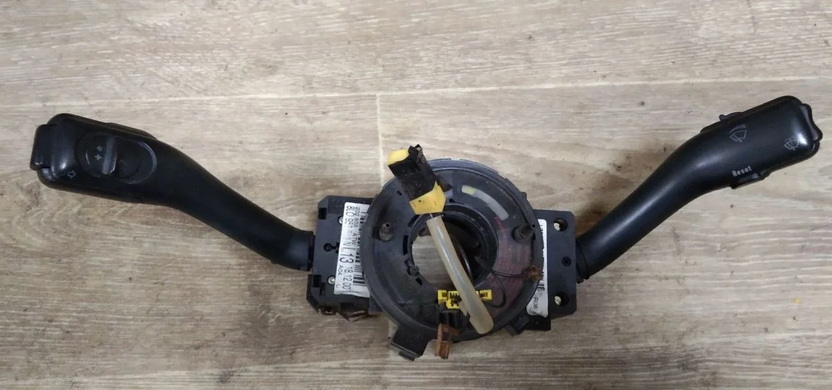 Переключатель подрулевой Volkswagen Passat B5 рестайлинг (2000—2005) Passat B5 рестайлинг (2000—2005) 3B3