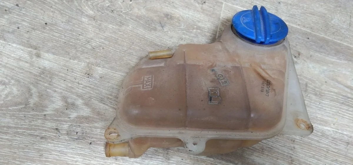 Бачок расширительный Volkswagen Passat B5 (1996—2001) Passat B5 (1996—2001) 3B3, 3B6, 4B2, 4B4, 4B5, 4B6