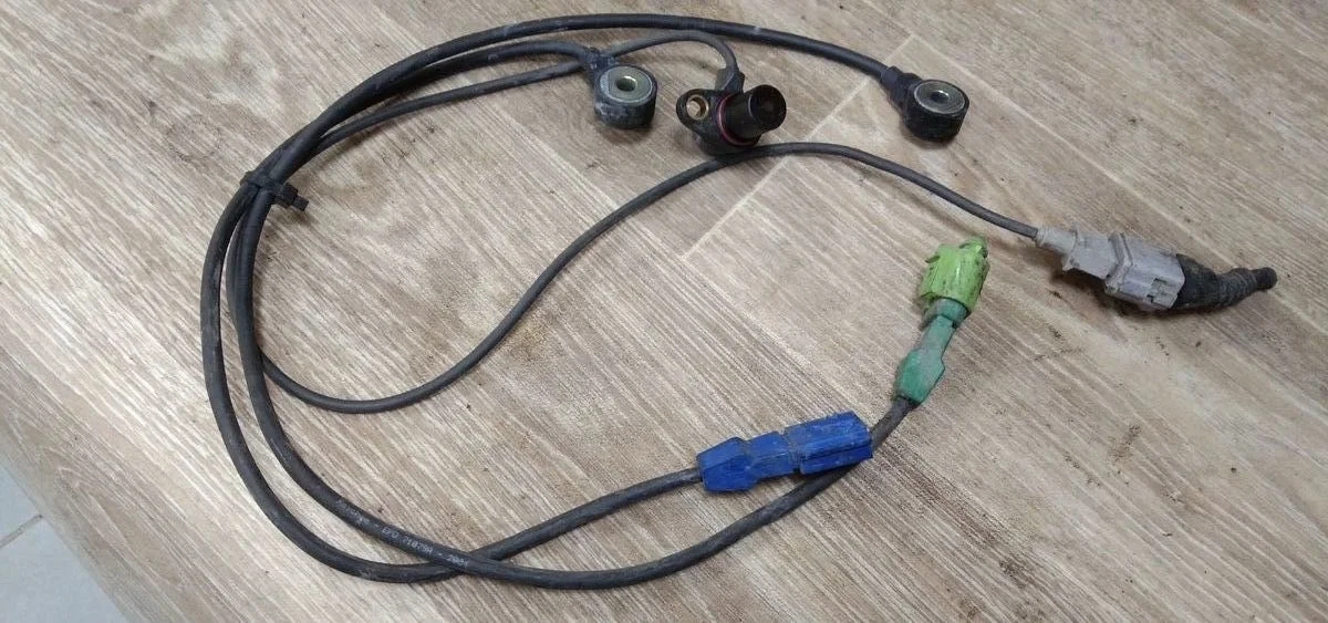 Датчик детонации Audi A4 B6 (2000—2006) A4 B6 (2000—2006) 3B3, 3B6, 3R2, 3R5, 4B2, 4B4, 4B5, 4B6, 8E2, 8E5, 8EC, 8ED, 8H7, 8HE