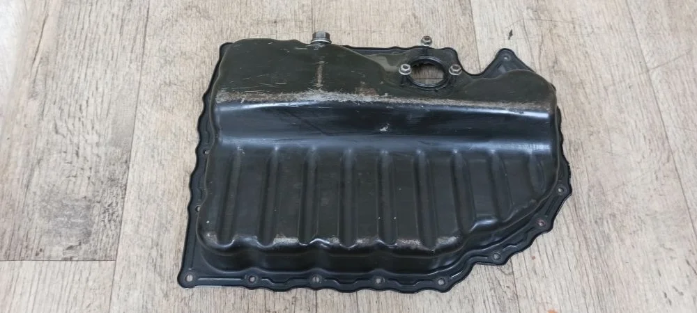Поддон двигателя 2,0  VAG CCZB CAWA,CAWB, CCTA Tiguan I (2007—2011) 1F7, 1F8, 5P1, 5P5, 5P8, 1P1, 3T4, 3T5, 8J3, 8J9, 8P1, 8PA, 8UB, 357, 1Z3, 1Z5, 933, AJ5, 5L7, 677, 8P7, 8PAXW, 8PAXX