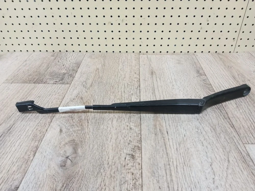 Поводок стеклоочистителя передний Volkswagen Passat B6 (2005—2010) Passat B6 (2005—2010) 3C2