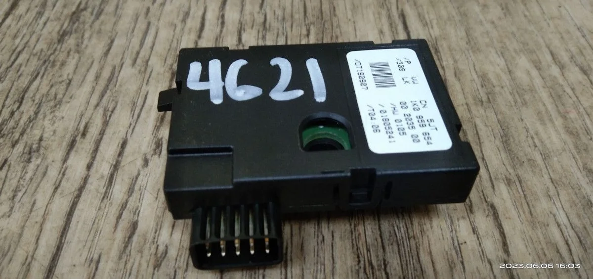 Датчик угла поворота рулевого колеса Audi A3 8P рестайлинг 2 (2008—2013) A3 8P рестайлинг 2 (2008—2013) 8P